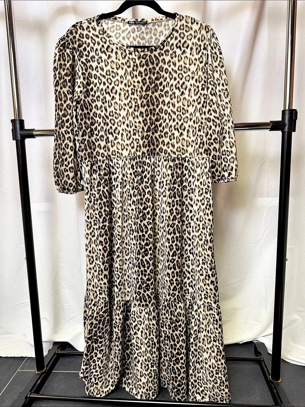 Zara women’s Leopard Print Tiered Midi Dress Brown & White large Like New